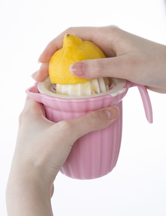 ↑こちらがレモン搾り器。握りやすいデザインなので、搾りやすい!
