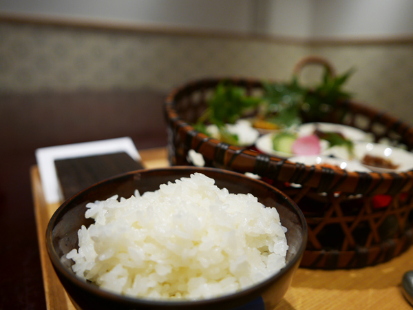 食べ比べ亭（銀座）の「ごはんのお供御膳」がマジ絶品！　ご飯のおかわりは無料!!