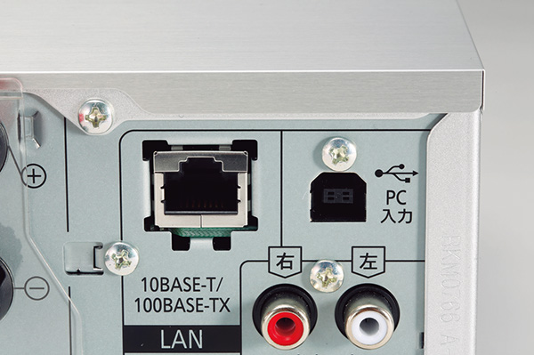 ↑USB DAC入力端子を搭載。USBケーブルで接続したPC内のハイレゾ音源を再生できます