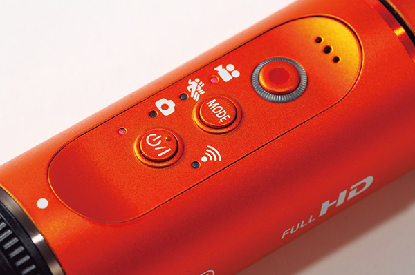 ↑操作系統はシンプル。電源、モード切替/Wi-Fi、撮影開始/停止の各ボタンが備わります