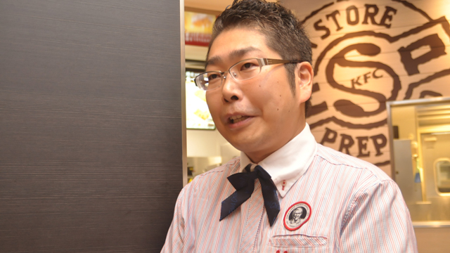 ↑KFC商品開発部の菊池英明さん。「『焼きフライドチキン』は約1年かけて生み出した傑作です！」と力説していました