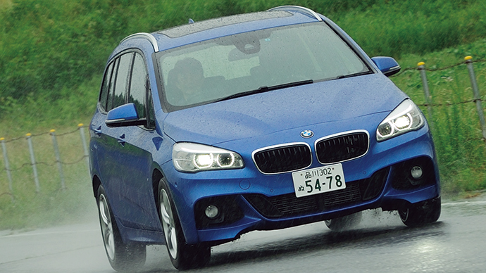 家族全員で乗れる！　BMW初の7人乗りミニバンは運転するパパにも“走る歓び”をお届け
