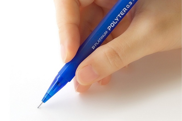 プロ仕様から生まれた0.3ミリシャープペン。書きやすさと丈夫さはまさにプロ級