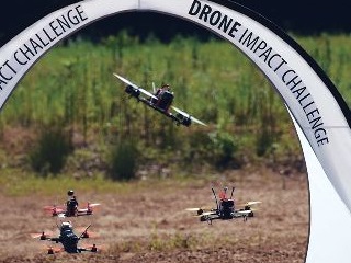 紳士がたしなむ大人のホビー“ドローンレース”が本格化のきざし