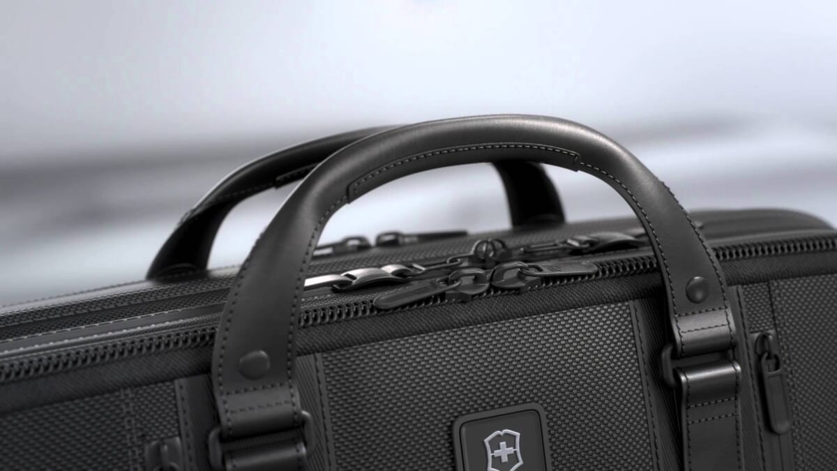 ビクトリノックスがビジネスバッグ「レキシコン　プロフェッショナル」全９型を３月に発売