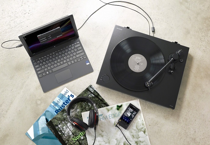 PS-HX500_Hi-Res_recording_with_NW-ZX2_MDR-1A-Large
