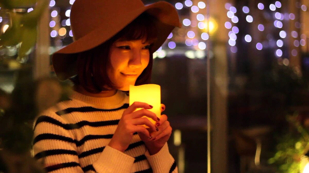 息を吹きかけると消える魔法のLEDキャンドル「ムーリュミエール」【動画】