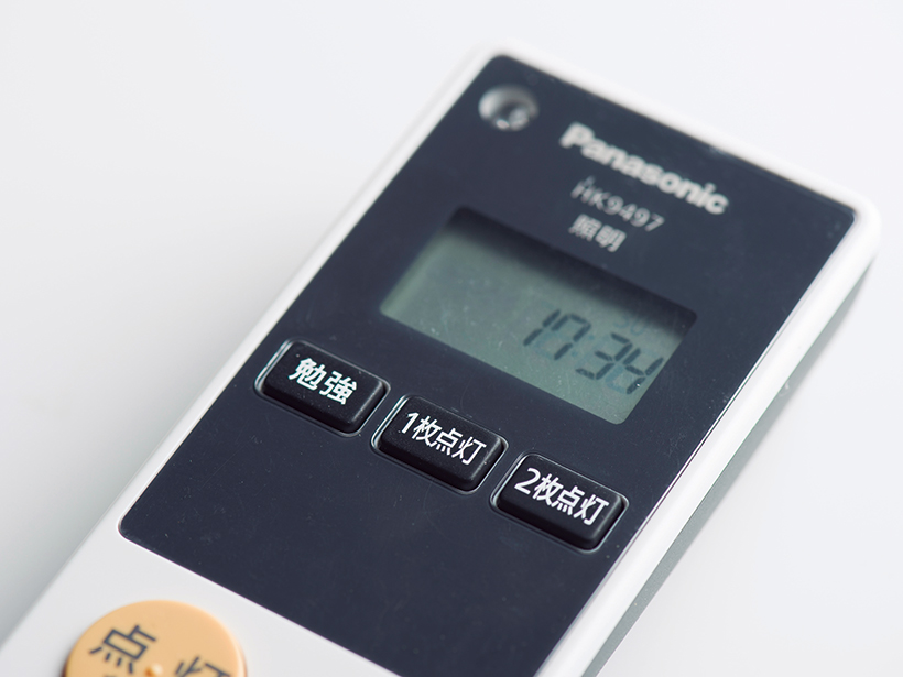 リモコンで「1枚点灯」「2枚点灯」が選べます。点灯させる方向の切り替えも簡単です