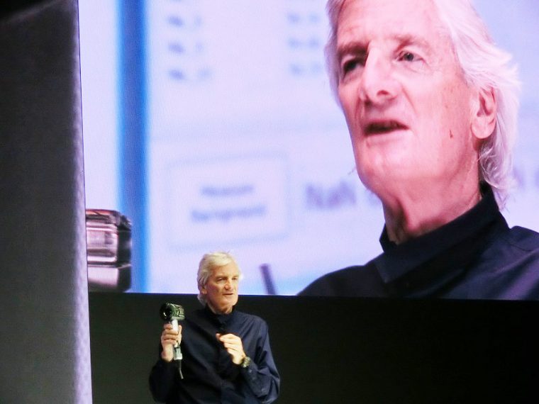 ↑発表会では、創業者のジェームズ・ダイソン氏自らが製品をプレゼン