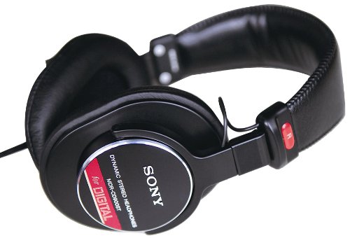 ↑モニターヘッドホンとして有名なソニー「MDR-CD900ST」