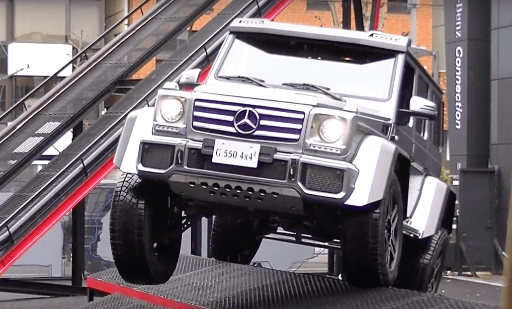 【動画】発表会の特設コースごときでは余裕！　メルセデス G550 4×4 2の走破性を動画で紹介