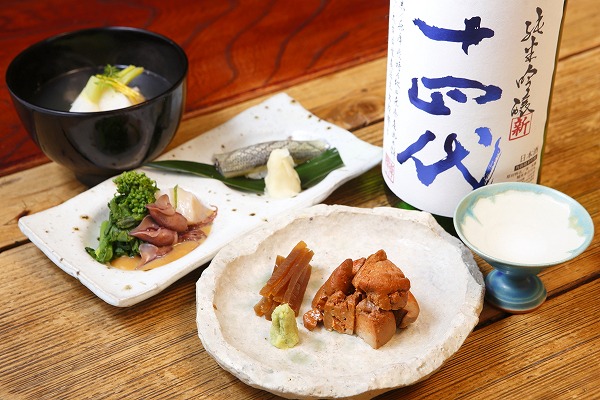 日本酒ファン必訪！　あの「十四代」を広めた聖地「串駒」を知っていますか？
