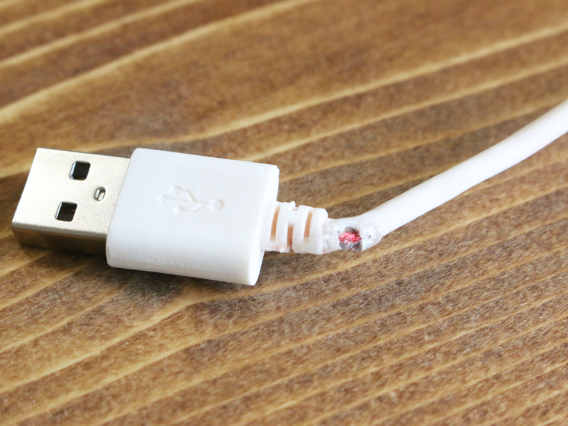 ↑コネクタの折れたケーブルもこれで補修可能