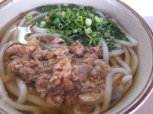鳥栖のソウルフードはそぼろが効いたフニャフニャうどん！　駅ナカで60年続く「中央軒」の滋味を堪能
