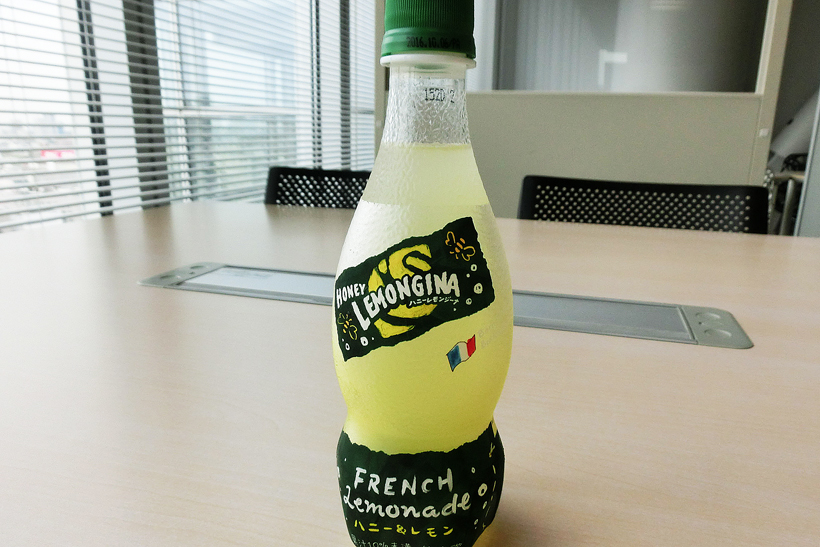 新発売の「ハニーレモンジーナ」は田舎のおばあちゃんの味！　「土の味」レモンジーナとも比較してみた　