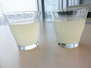 ↑レモンジーナ(左)とハニーレモンジーナ(右)の比較。ほぼ色は同じです