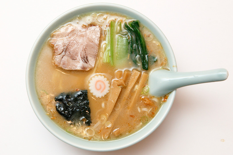 【ラーメンレビュー】サニーデイ・サービスの田中 貴が頭を垂れる！　まろやか豚骨に魚介が効いた奇跡の一杯とは？