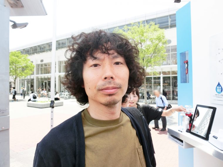 ↑校了前のドサクサでヒゲを剃りそびれたGetNavi編集長、野村。わかりやすいので、体験モデルになってもらいます