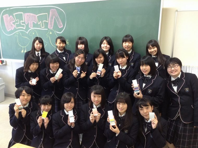 ↑共同開発を行った高木学園女子高等学校の生徒19名