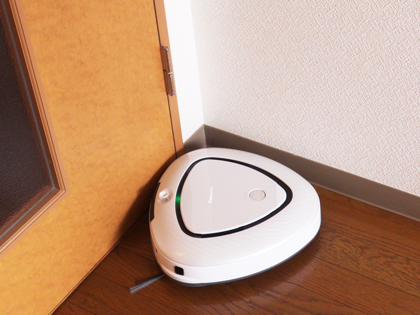 ↑部屋の隅にさしかかったところ。見てのとおり、本当に隅まできっちり入り込んでくれます
