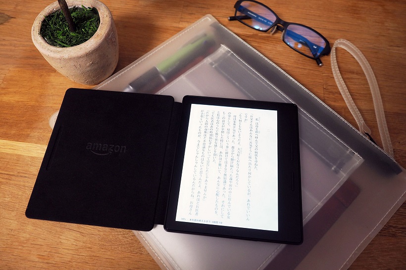 Kindle OasisはKindleの3.5倍のお金を出す価値がある？　“軽・薄・小”でお値段以上の満足度