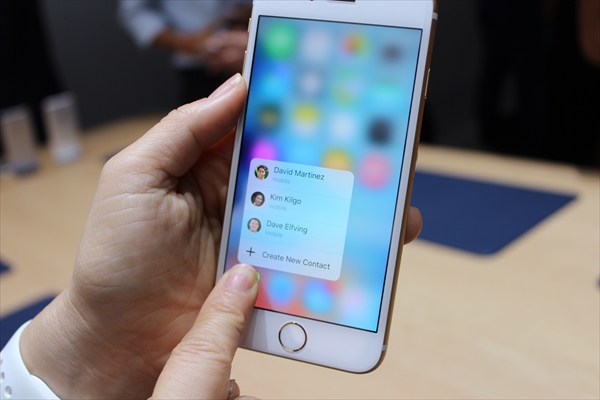 【いまさら聞けない】iPhoneを簡易ライトとして使う方法を知っていますか？