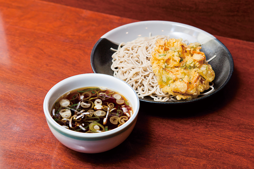 【昼はそば】更科系の麺は「コシ」と「のどごし」が違う! 横浜駅ポルタの座って食べる立ち食いそば「麺房 八角」
