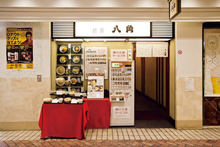 ↑店頭にはメニューのサンプルを数多く展示している