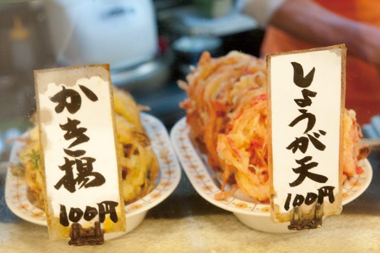 ↑揚げものは余分な油を切ってあり、食感はしっとりしている。つゆにしっかり浸して食べるのがオススメだ