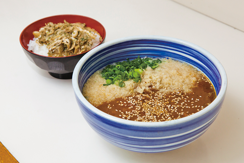 【昼は立ち食いそば】関東では稀少! 牛込柳町の「白河そば」は塩味ベースのそばが絶品!