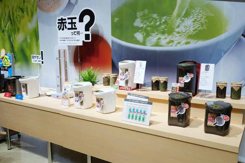 ↑ズラリと並んだ電気ポット。上位機種になるほど、節電効果が高いものが多いのだとか