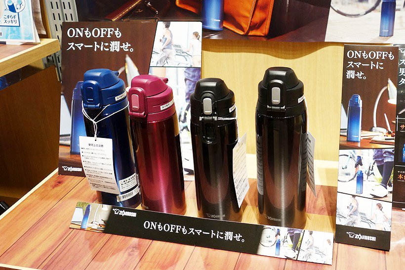 ↑こちらは男性ビジネスマン向けに開発されたというデザイン。上に行くほど濃い色のグラデーションでシックながら高級感があります