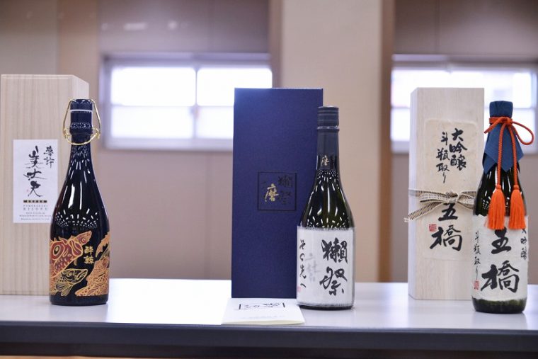 ↑Super Premium部門は試飲ブースとは別のテーブルに商品がズラリ。いまをときめく獺祭のプレミアム銘柄「獺祭 磨き その先へ」(3万2400円)もありました