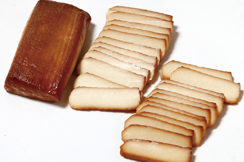 珍しい「こも豆腐」の燻製は熱燗のお供にぴったり!【絶品おつまみお取り寄せガイド】