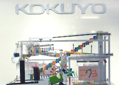 全部コクヨの文房具! ピタゴラスイッチ的に文房具上をボールが駆け巡る「ボールコースター」動画を公開!