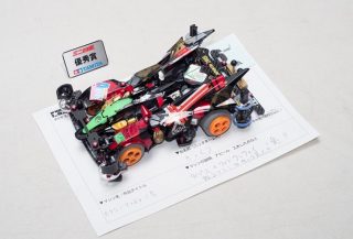↑クリアボディを重ね合わせて存在感を作る新しい作風。ワイドワンウェイホイルが映える