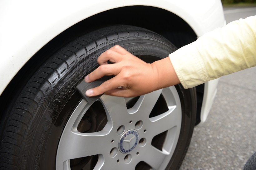 愛車がヨレヨレに見えるのは足元が原因! タイヤに黒ツヤを与えれば新車のように蘇る