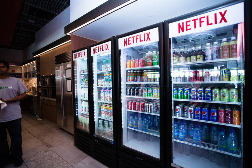 ↑ドリンクももちろんすべて無料。ちょっとしたスーパーマーケット並みの品揃えですね。うらやましい!