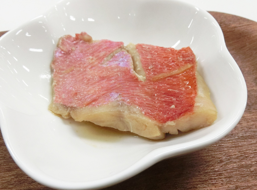 ↑ほどよく生姜が効き、身がしっとりとほぐれるきんめだいの煮付け