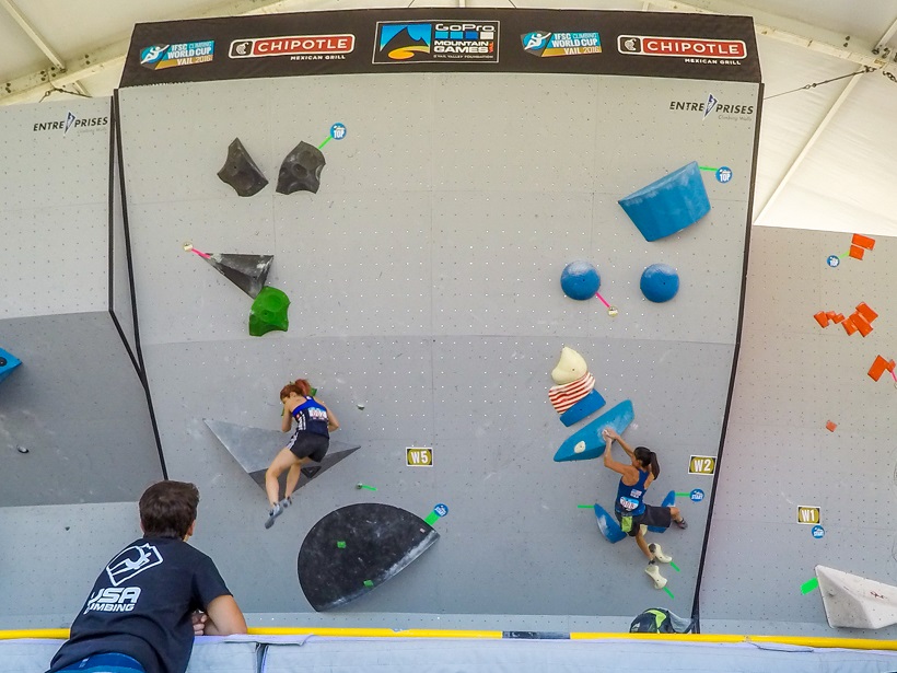 ↑日本でも人気が高くなっているクライミング。欧米選手のハイレベルなクライミングはスピード感があります。筋力だけではなく、頭脳ゲームの側面もありようです