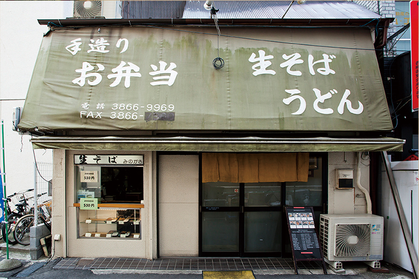 ↑そばの立ち食いに加え、店頭では弁当も販売する