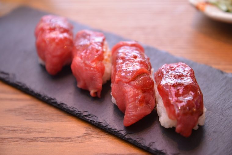 ↑芯ロース。馬肉の旨味をダイレクトに感じられる寿司で、やわらかい食感です