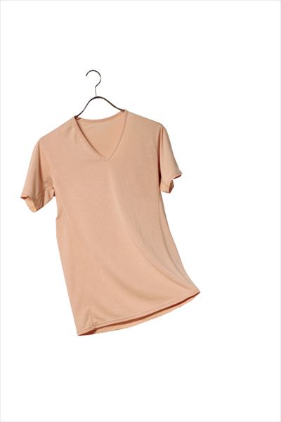 着ているけれど着ていない!?　機能派ベージュVネックTシャツ4選【後編】
