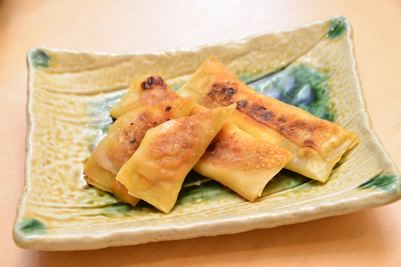 ↑おつまみ焼きワンタン(3本) 780円(部位:胸ビレ)