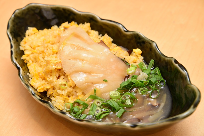 ↑フカヒレあんかけチャーハン 980円(部位:胸ビレ)