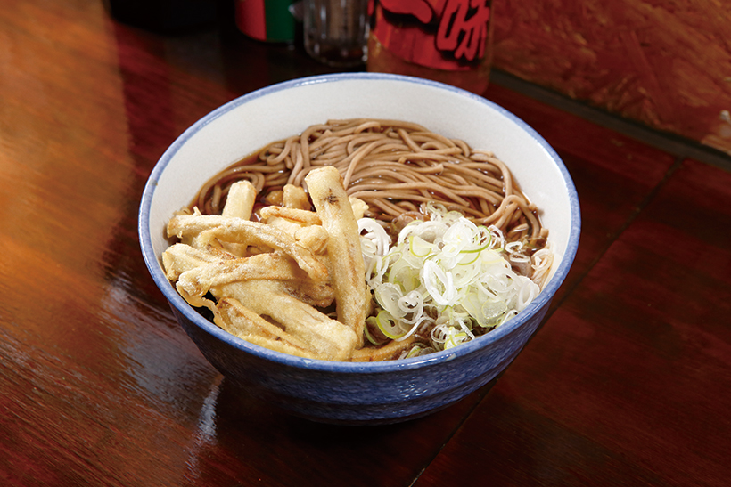 ↑ごぼう天そば(400円)。太目にカットされたごぼうは、ゴリッとした歯ごたえと野趣あふれる風味がいい!