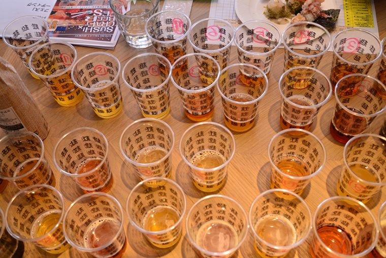 ↑コップにはビールと照合するための番号が