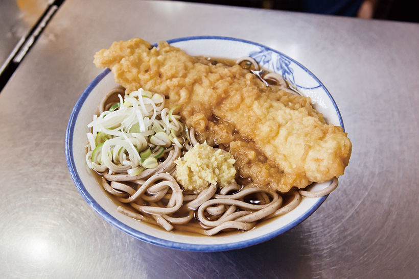【昼は立ち食いそば】シンプルで精良なそばを喰らう! 40年間愛され続ける中野の老舗「田舎そば かさい」