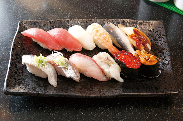 一皿140円のネタが大量! ビジネスマンのお洒落ランチには「ぎょしん 自由が丘本店」【回転寿司の名店】
