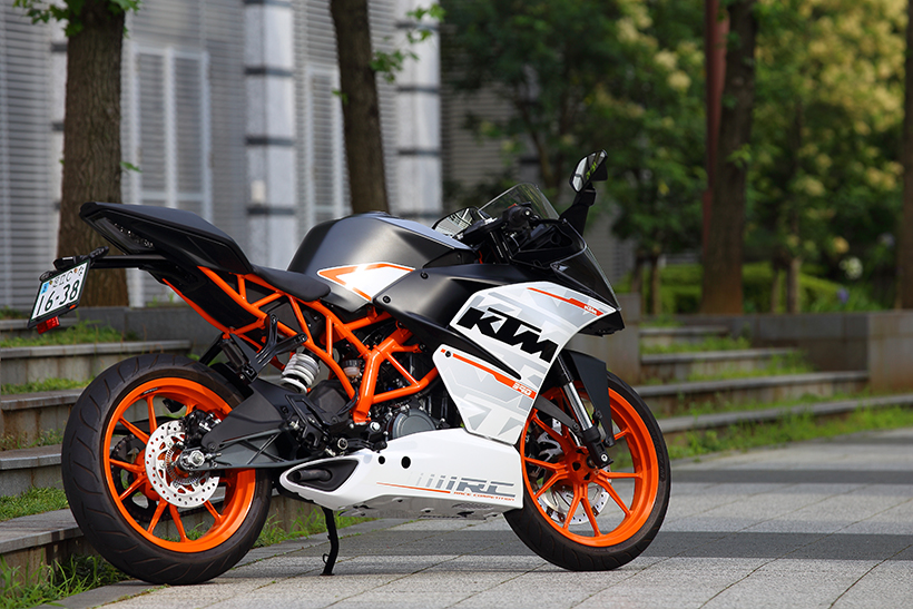 これぞライトウエイトスポーツの真骨頂!  KTM・RC390特有の漲るヴァイブスに高揚